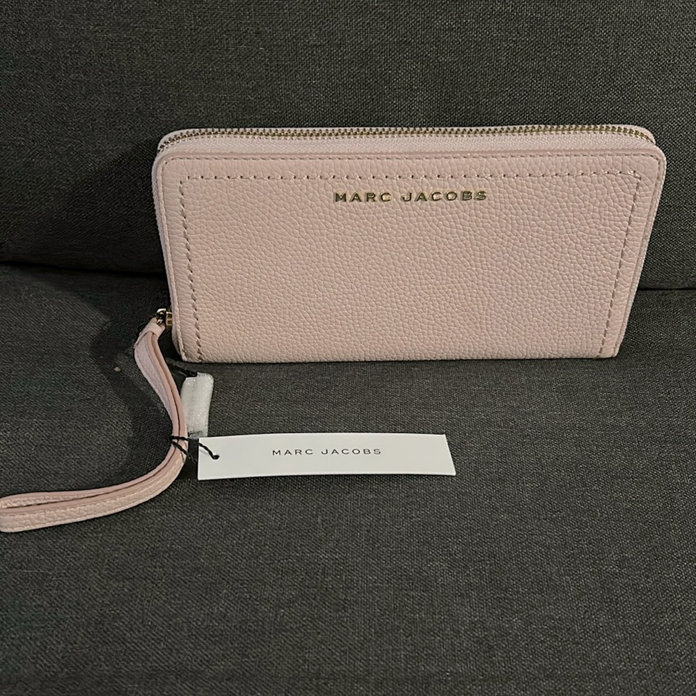 6. NWT Marc Jacobs Wristlet in Peach Whip